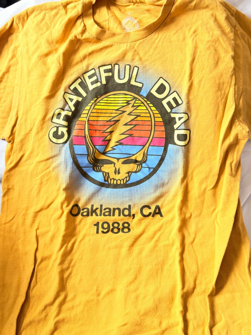 Grateful Dead Oakland CA 1988 Yellow Graphic T-Shirt Steal Your Face Rock Tee